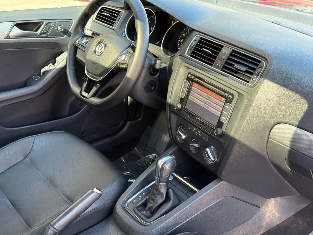 Used 2015 Volkswagen Jetta SE image 6