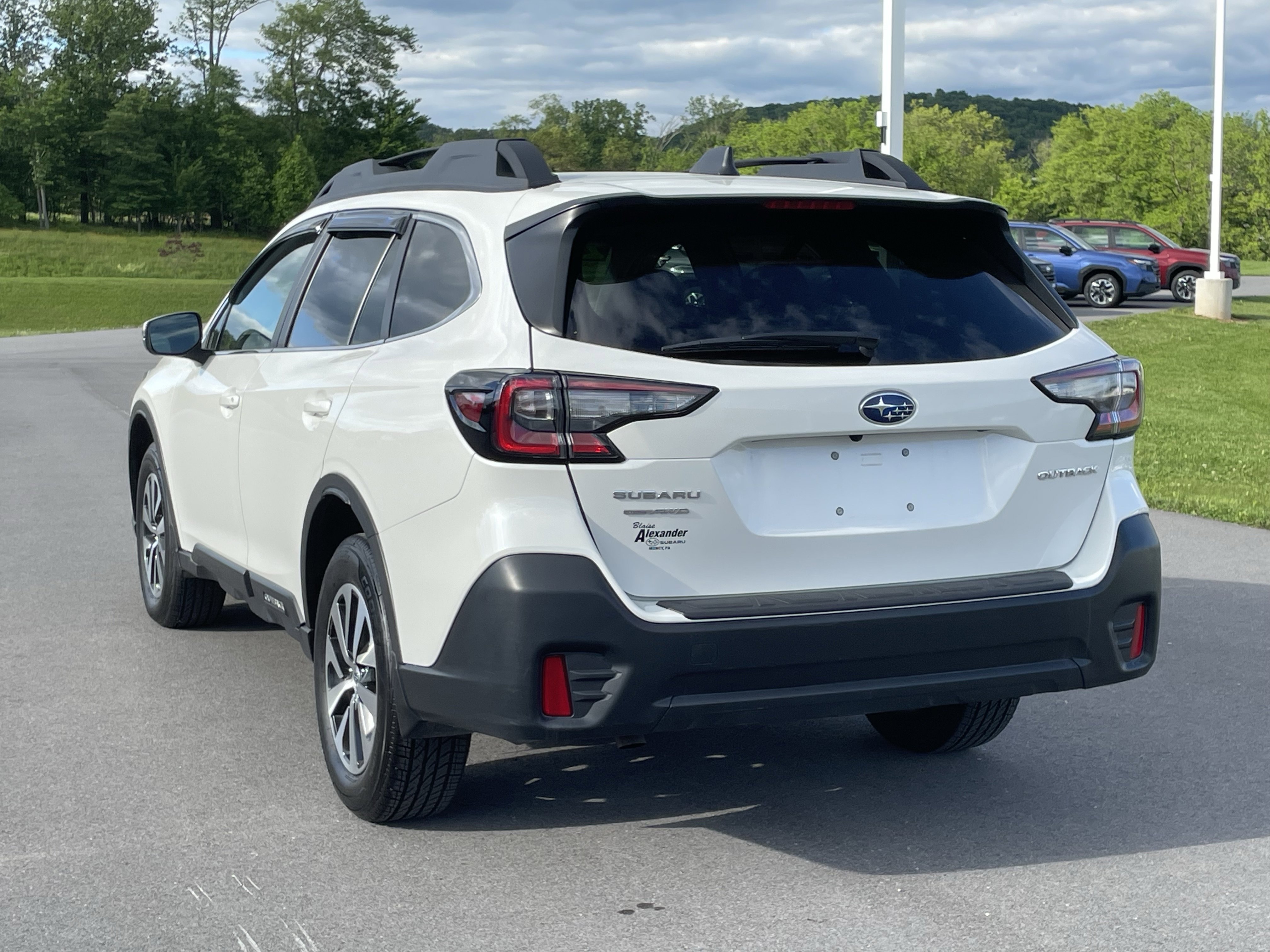 Used 2020 Subaru Outback Premium w/ Popular Package #1 AWD/4WD image 6