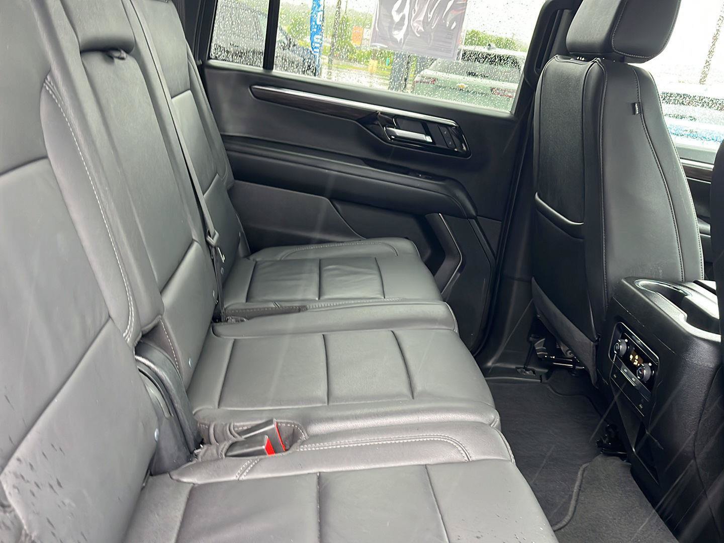 Used 2025 Chevrolet Suburban Z71 AWD/4WD image 28