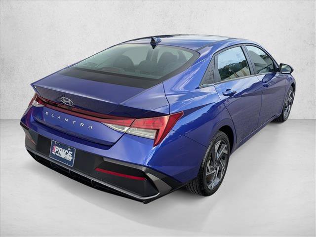 Used 2025 Hyundai Elantra SEL FWD image 5