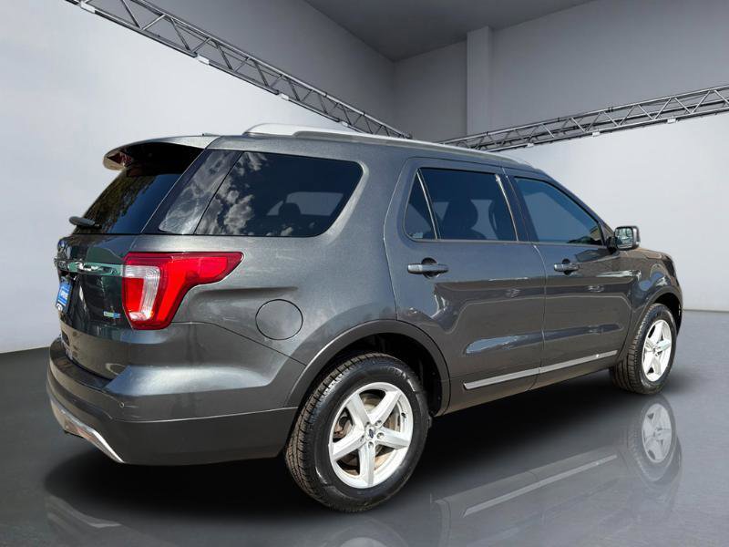 Used 2016 Ford Explorer XLT w/ Equipment Group 202A image 7