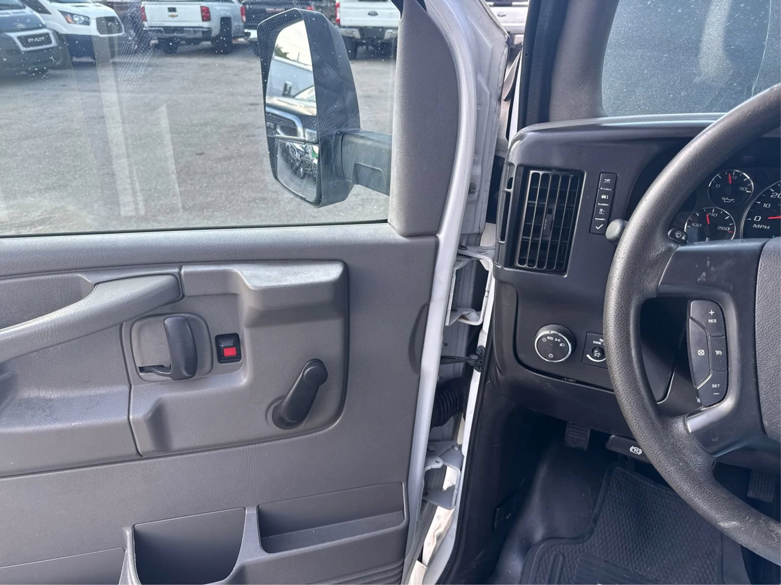 Used 2015 Chevrolet Express 3500 Extended RWD image 20