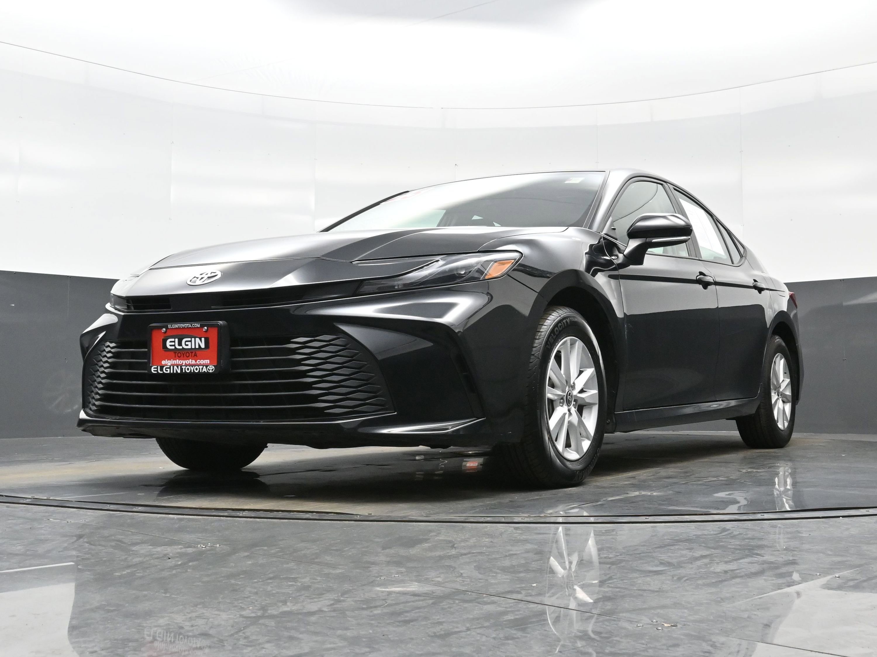 Used 2025 Toyota Camry LE w/ Convenience Package image 28