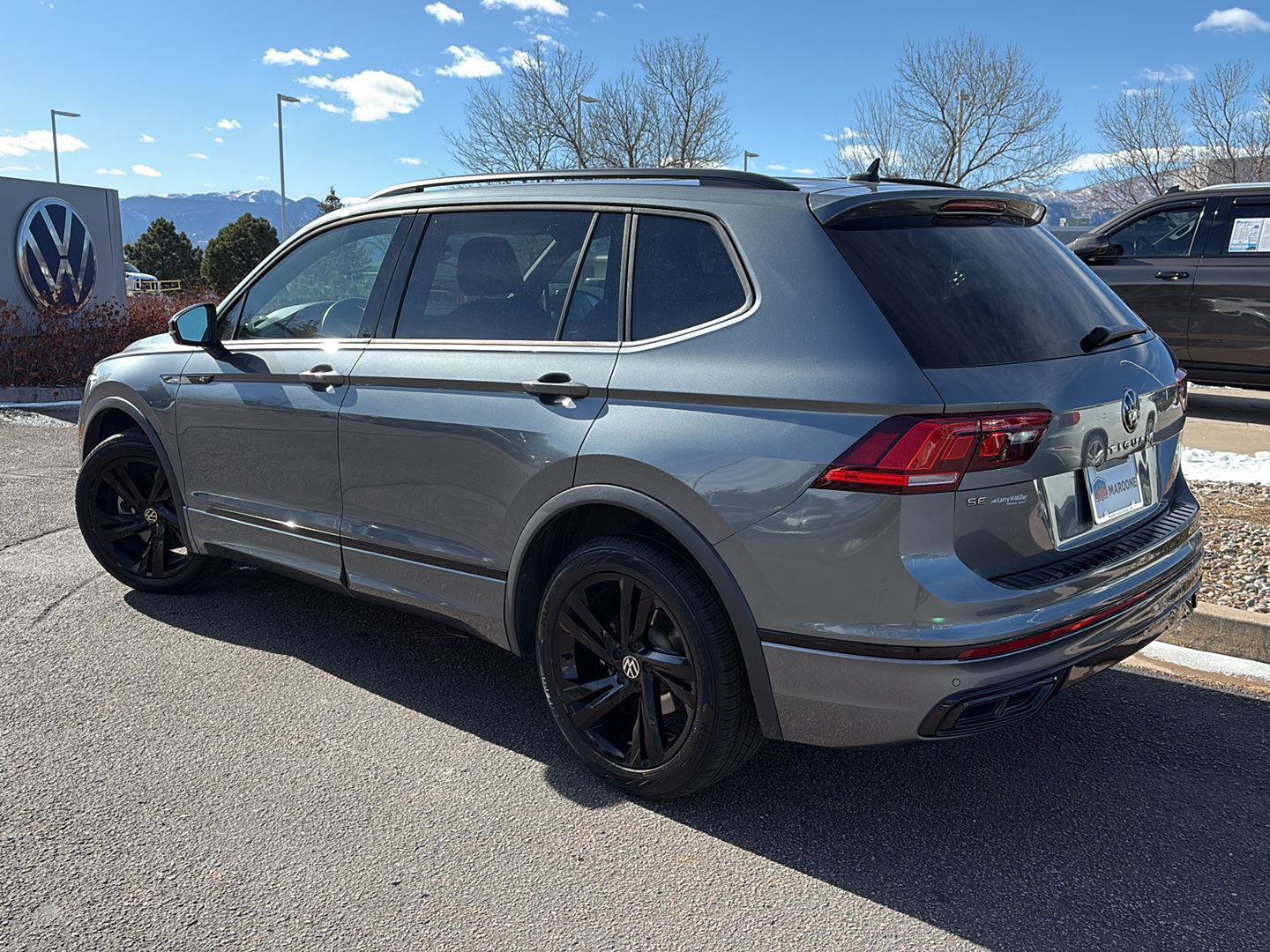 Used 2023 Volkswagen Tiguan SE R-Line image 4