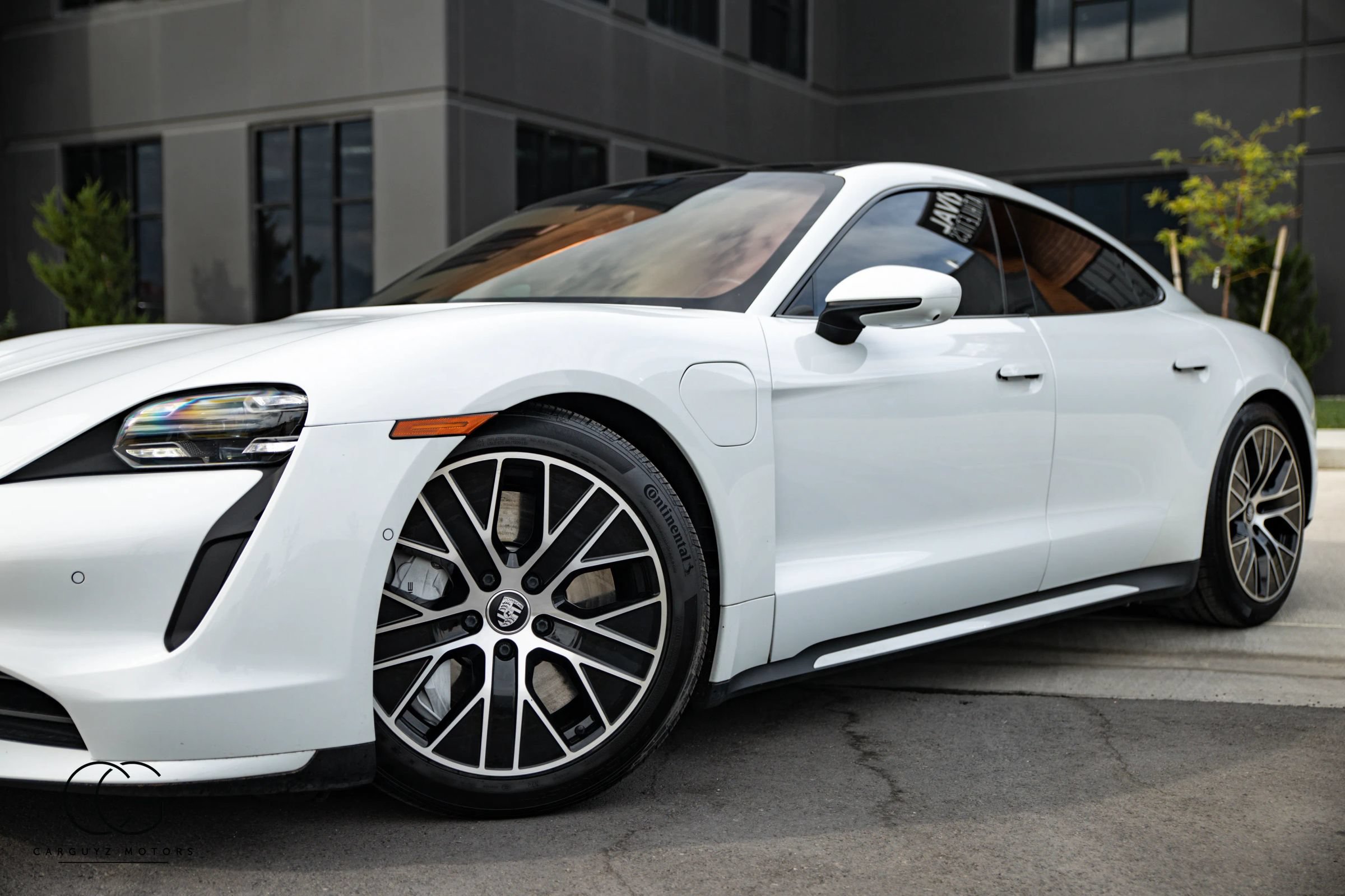 Used 2020 Porsche Taycan AWD/4WD image 5