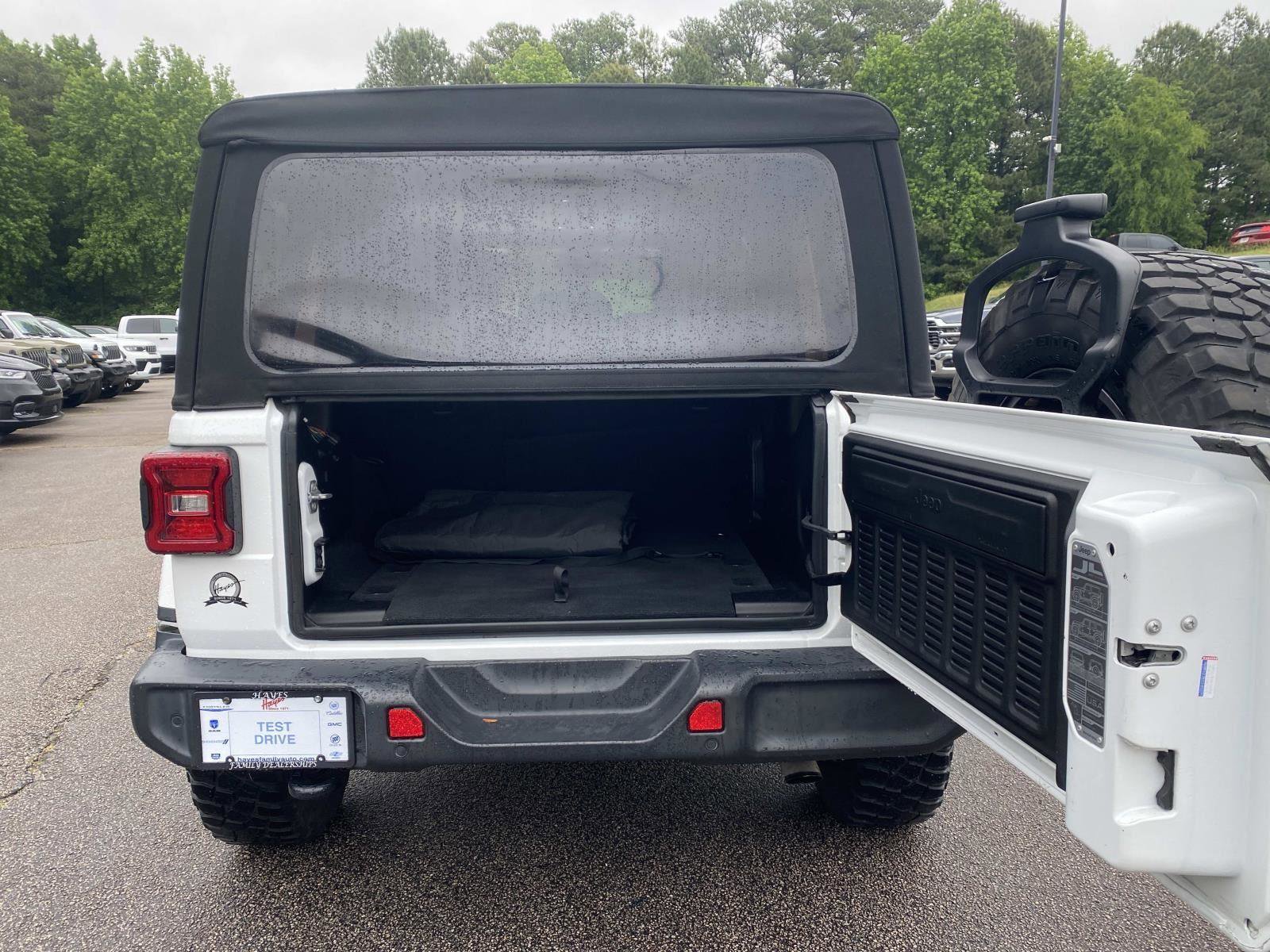 Used 2019 Jeep Wrangler Unlimited Sahara w/ Quick Order Package 24M Moab AWD/4WD image 5