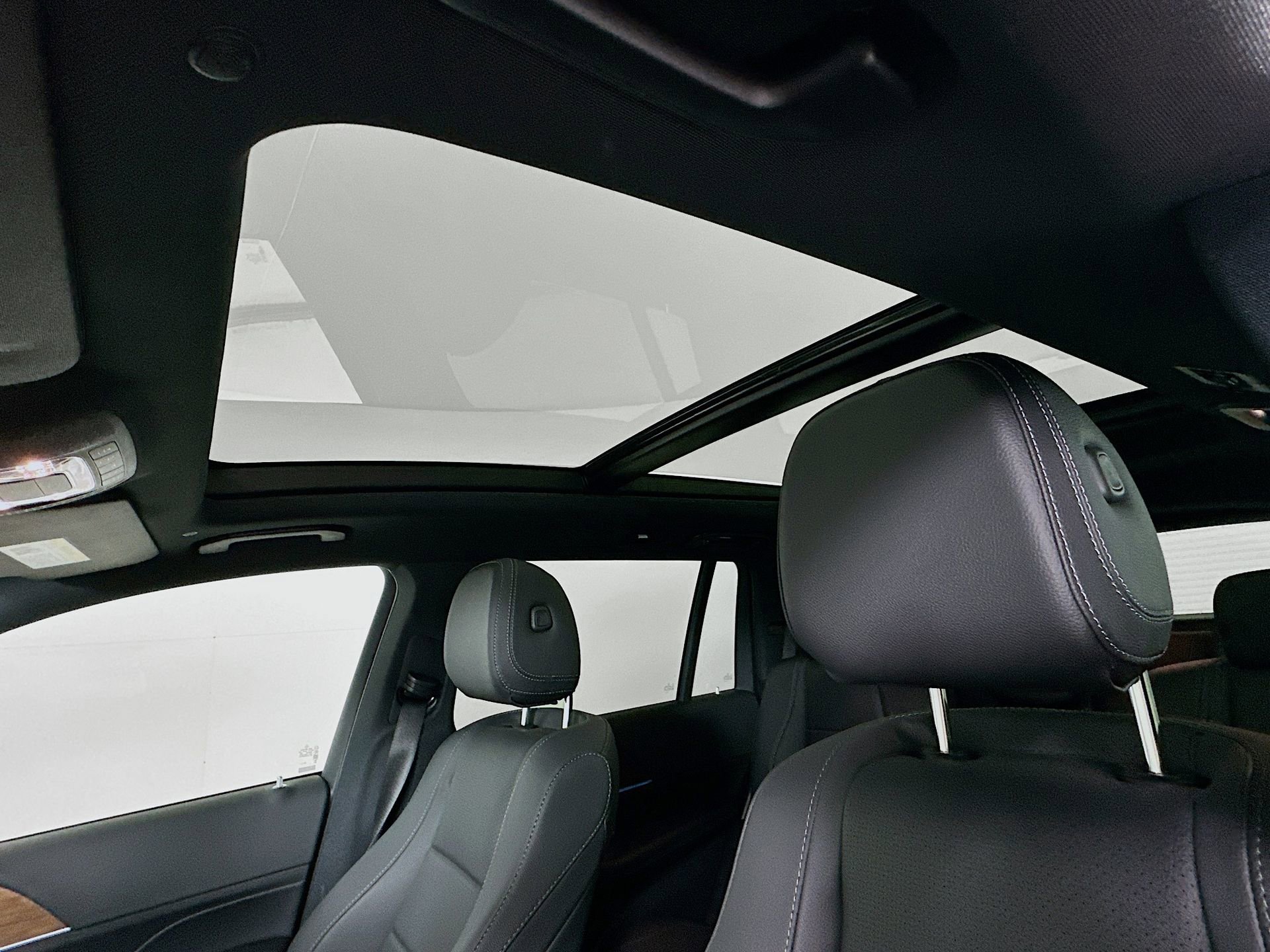 Certified 2025 Mercedes-Benz GLS 450 4MATIC image 24