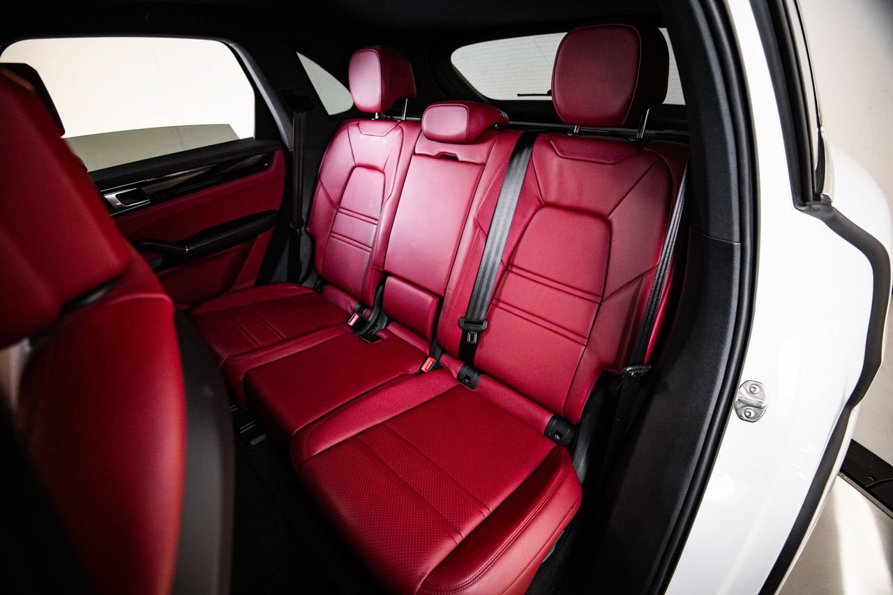 Certified 2023 Porsche Cayenne AWD/4WD image 24