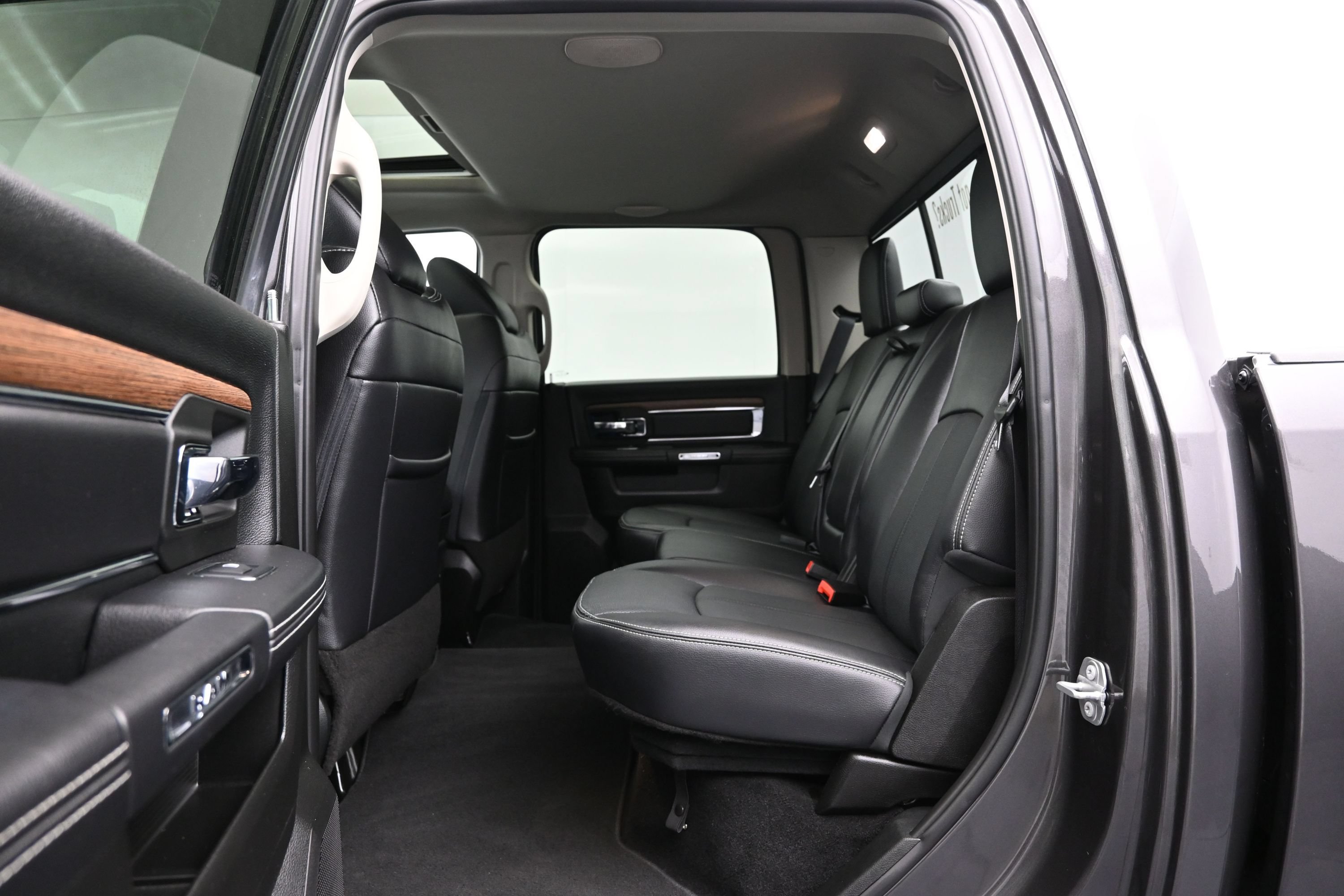 Used 2018 RAM 2500 Laramie w/ Snow Chief Group AWD/4WD image 11