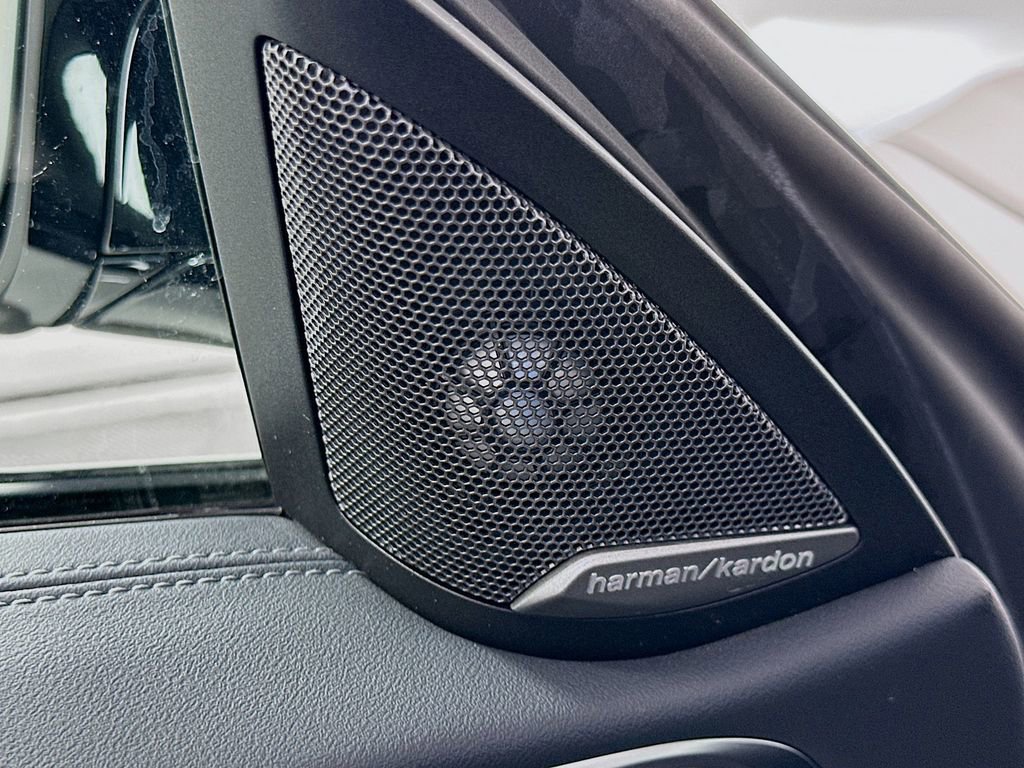 Used 2025 BMW M440i Convertible w/ Premium Package image 19