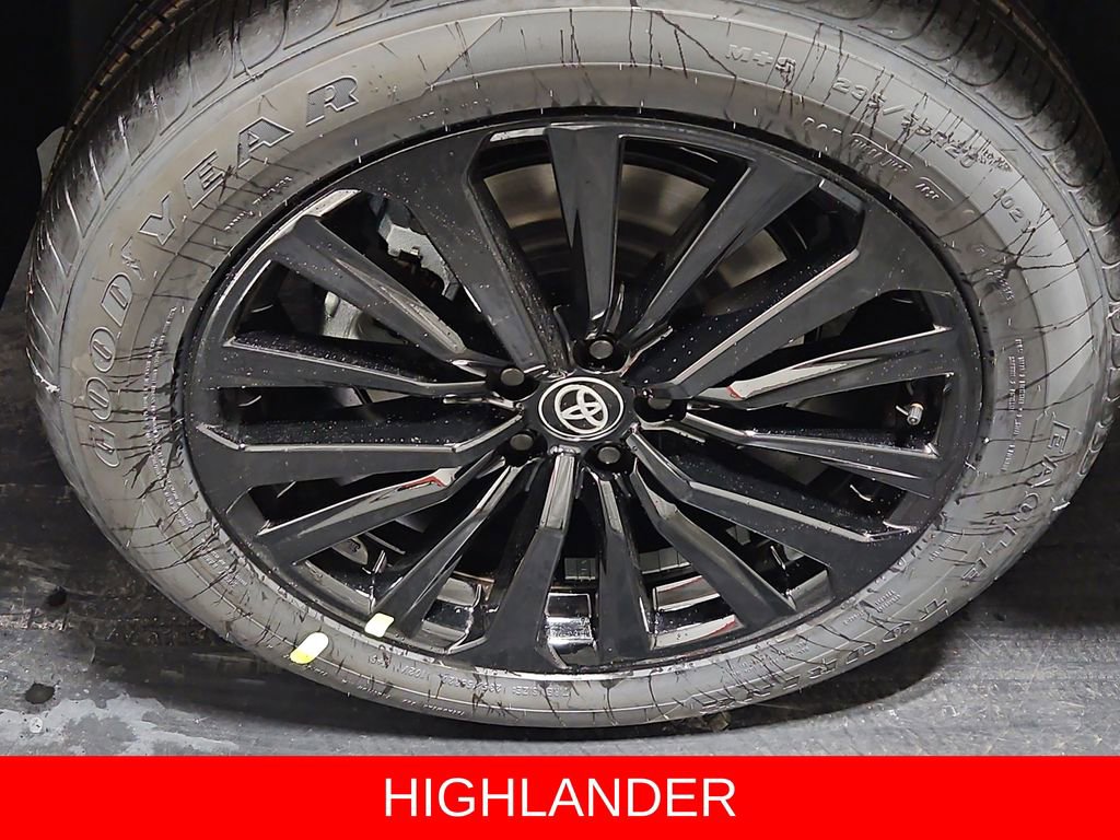 New 2026 Toyota Highlander XSE image 9