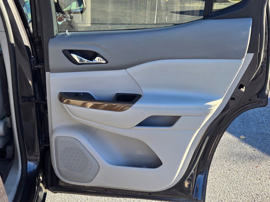 Used 2017 GMC Acadia SLE image 7