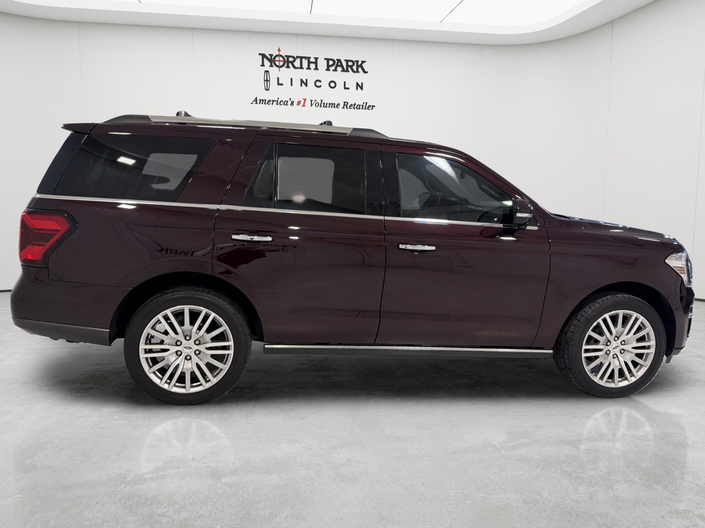 Used 2024 Ford Expedition Limited AWD/4WD image 6