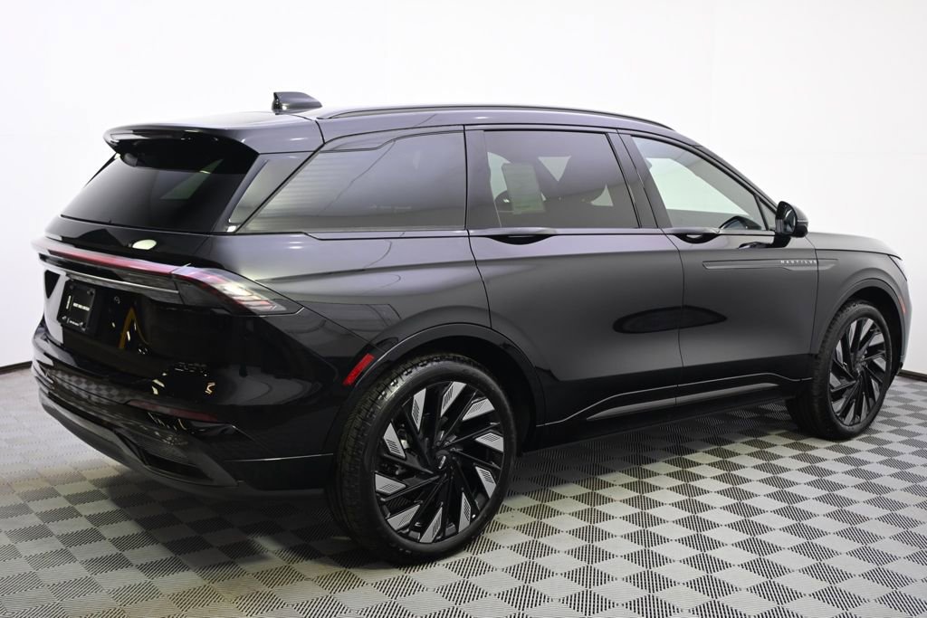 New 2026 Lincoln Nautilus Reserve w/ Jet Appearance Package AWD/4WD image 7