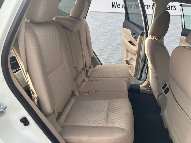 Used 2017 Nissan Rogue SV w/ SV Premium Package image 12