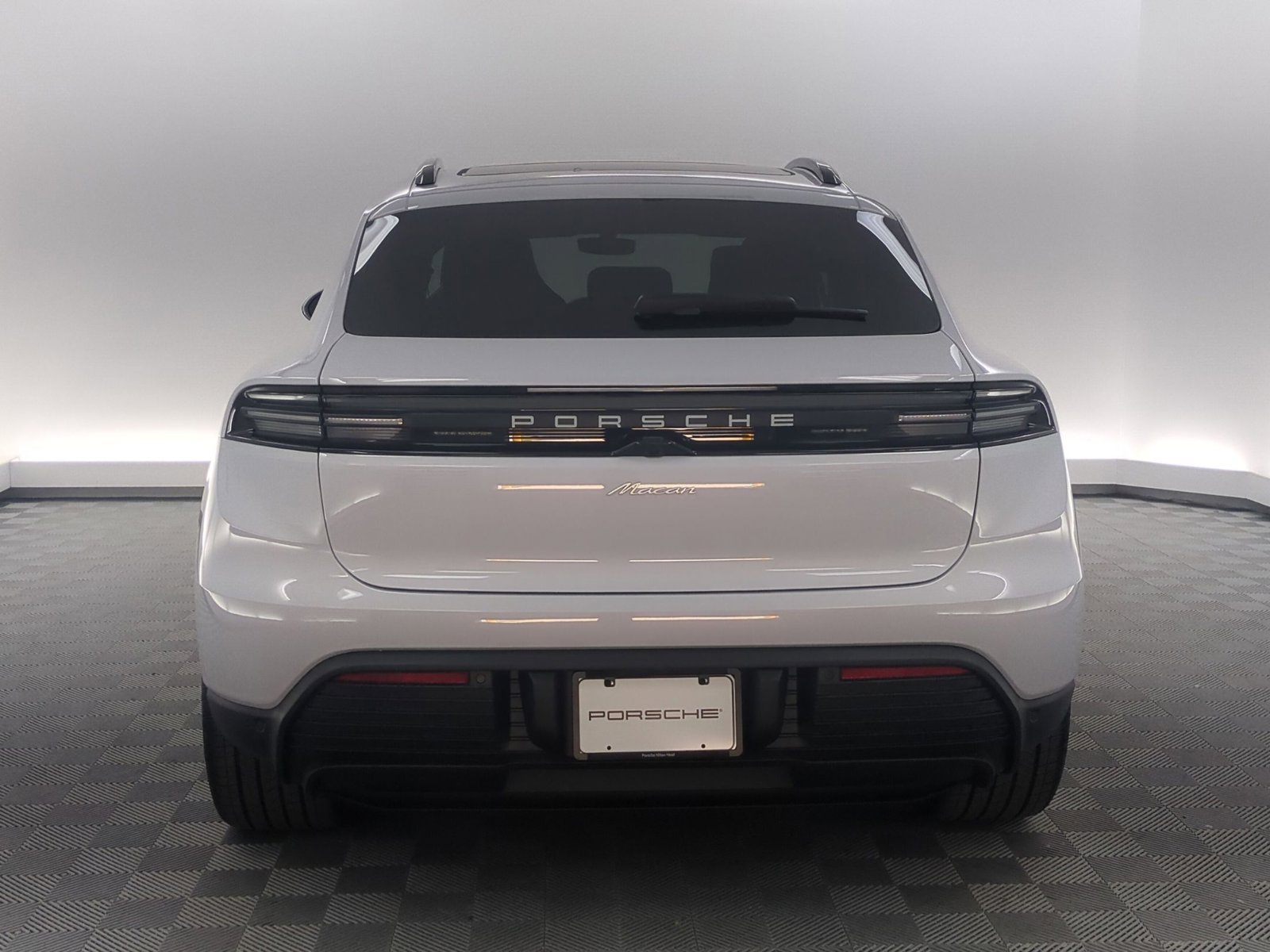 New 2026 Porsche Macan Electric RWD image 7