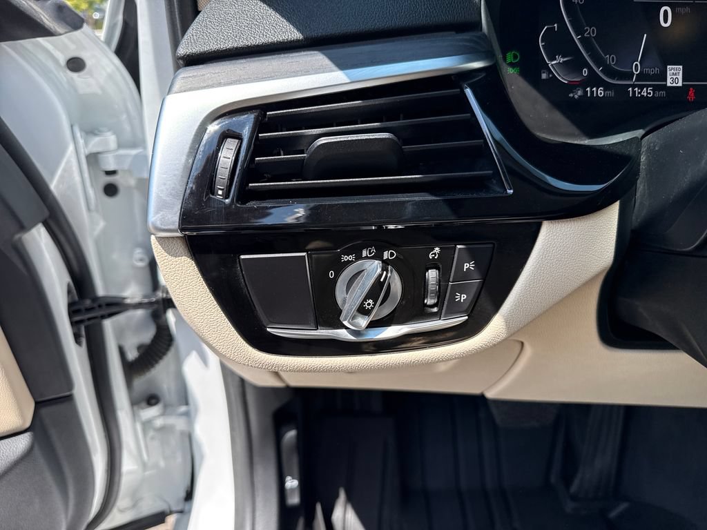 Used 2022 BMW 530e xDrive w/ Premium Package AWD/4WD image 13