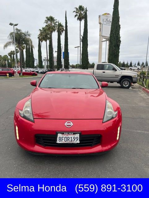 Used 2018 Nissan 370Z Coupe RWD image 2