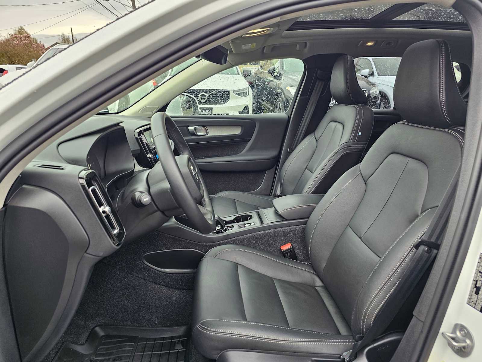 Certified 2025 Volvo XC40 B5 Core w/ Protection Package Premier image 23