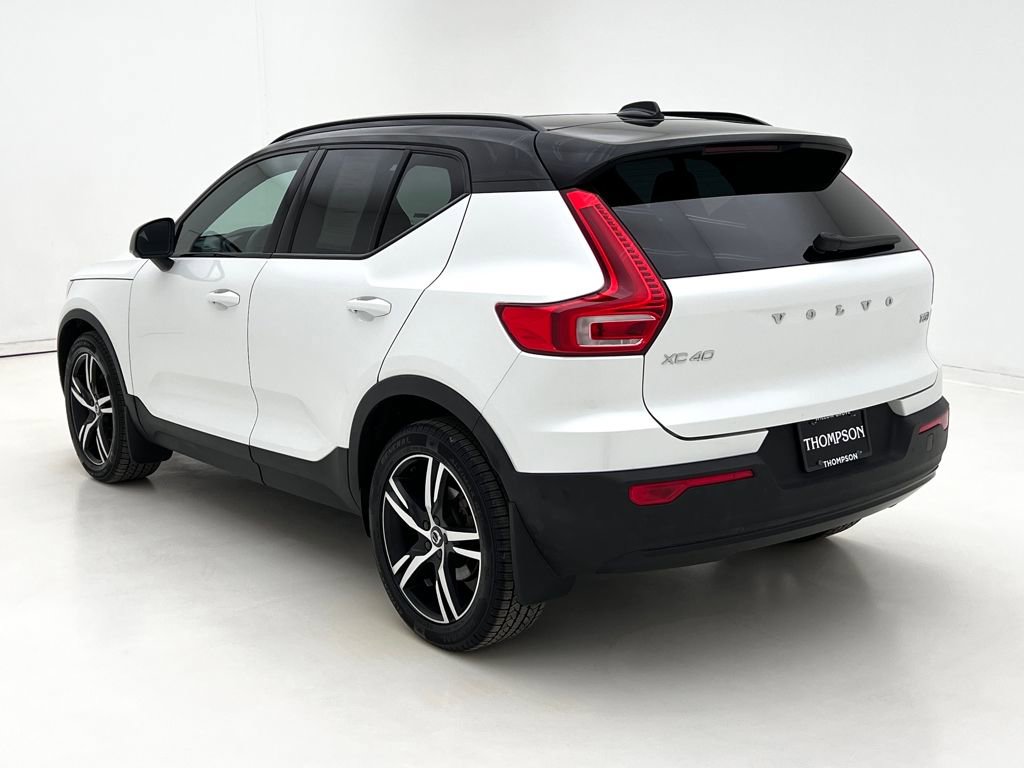Used 2021 Volvo XC40 T5 R-Design image 13