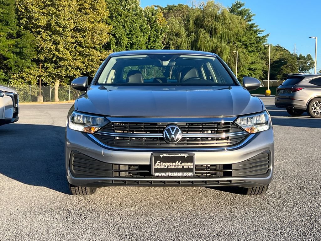 Used 2024 Volkswagen Jetta SE FWD image 6