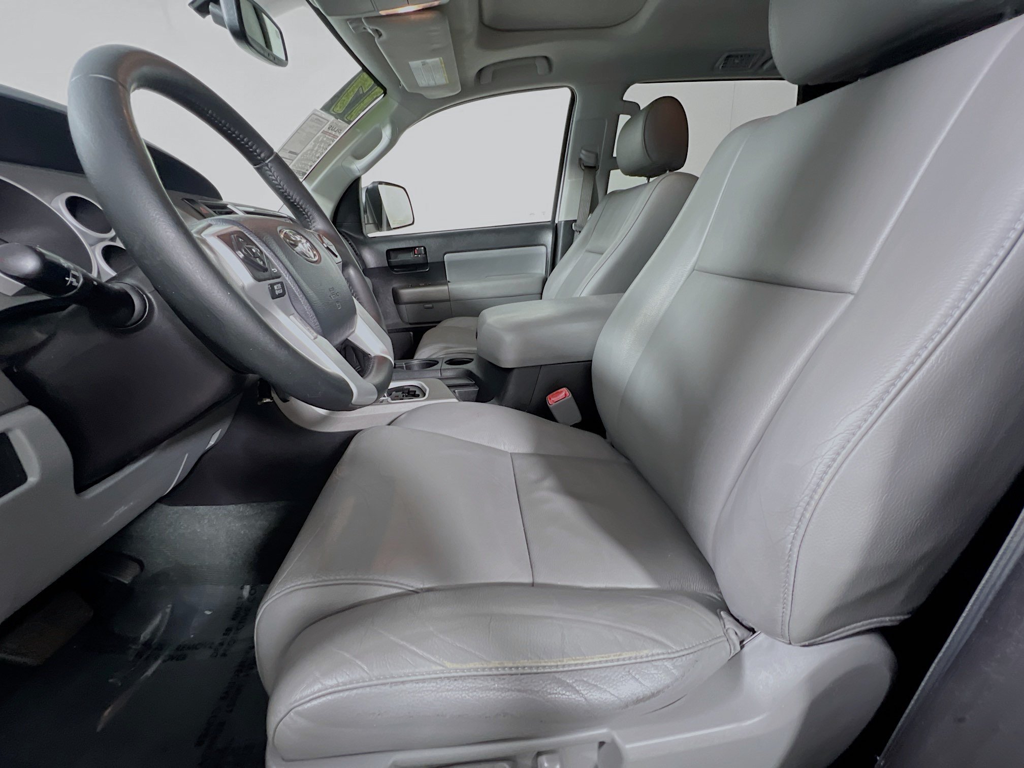 Used 2017 Toyota Sequoia SR5 w/ Premium Package RWD image 15