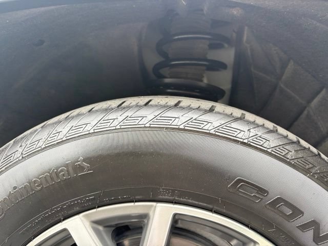 Used 2023 GMC Acadia SLE w/ Driver Convenience Package FWD image 13