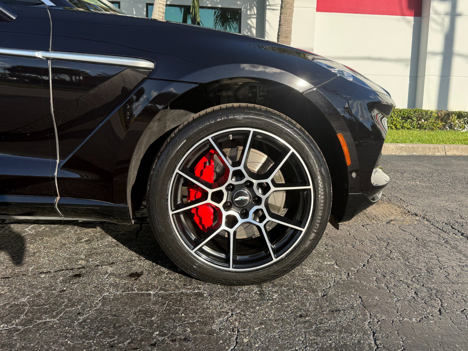 Used 2021 Aston Martin DBX image 5