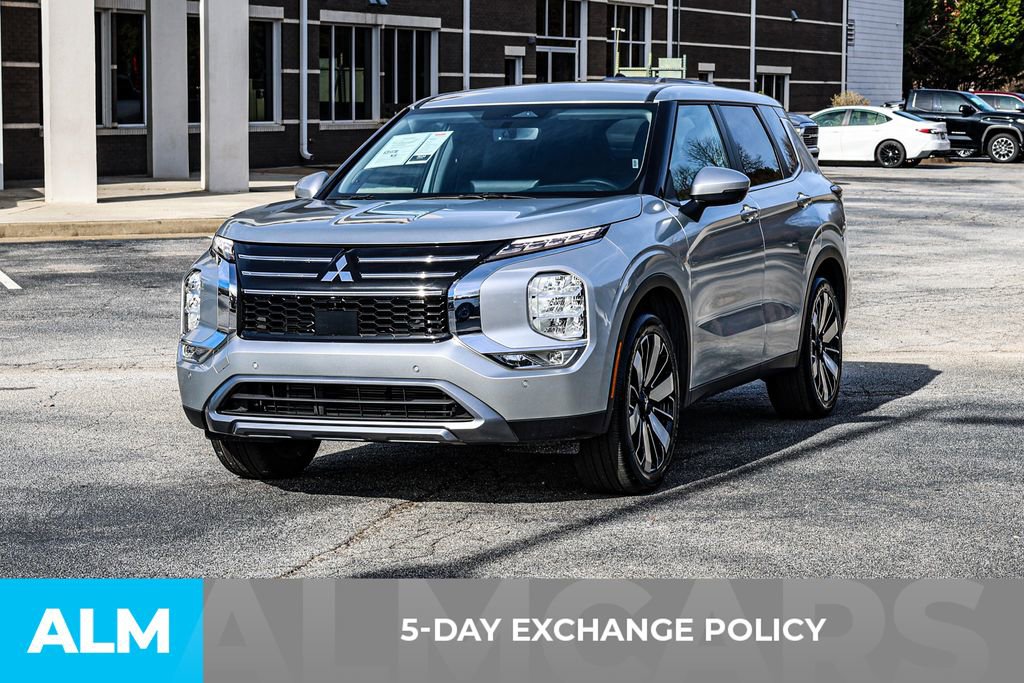 Used 2025 Mitsubishi Outlander SE image 4