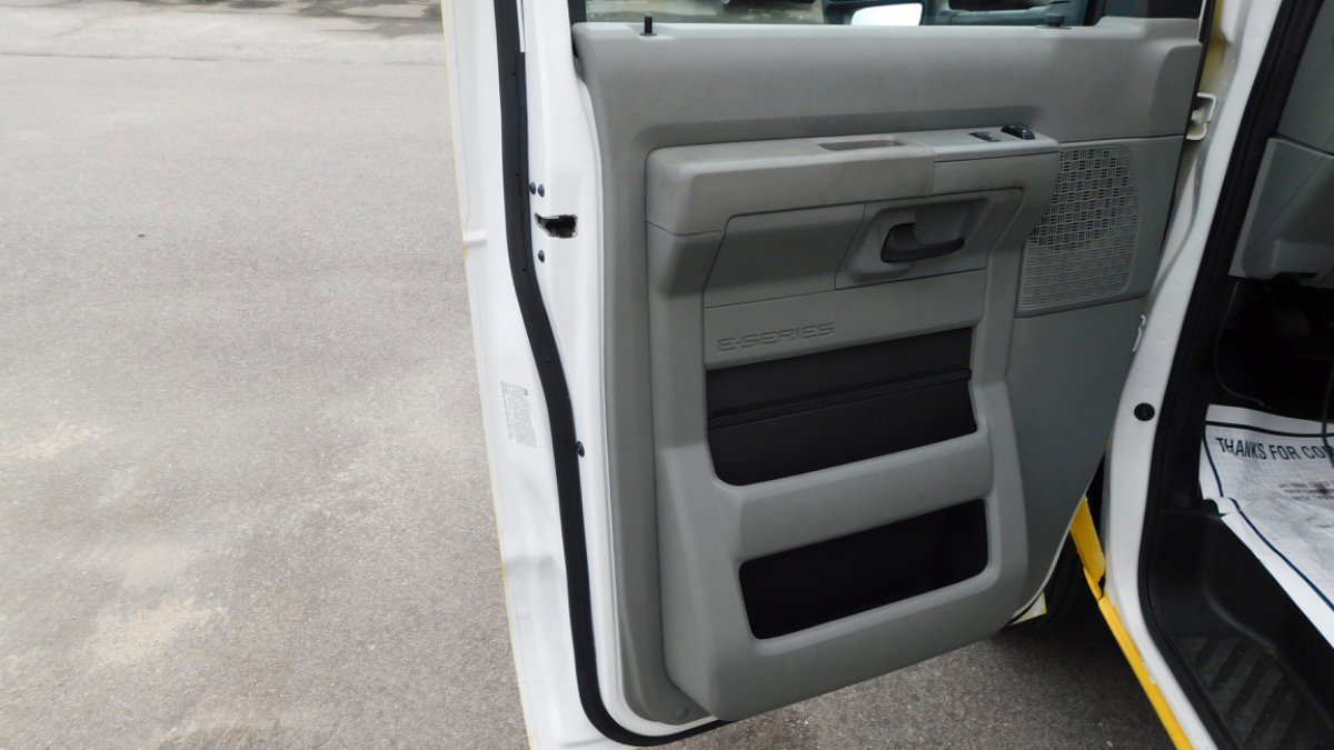 Used 2023 Ford E-450 and Econoline 450 Super Duty w/ Power Windows & Locks Group image 6