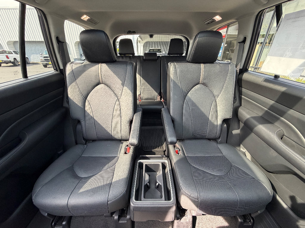 Used 2025 Toyota Grand Highlander AWD image 4