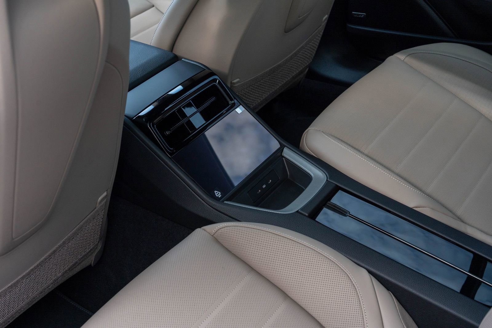 Used 2026 Porsche Panamera 4 image 34