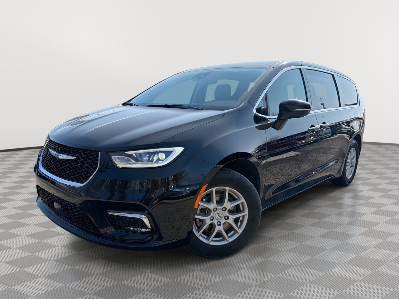 Used 2024 Chrysler Pacifica Touring-L