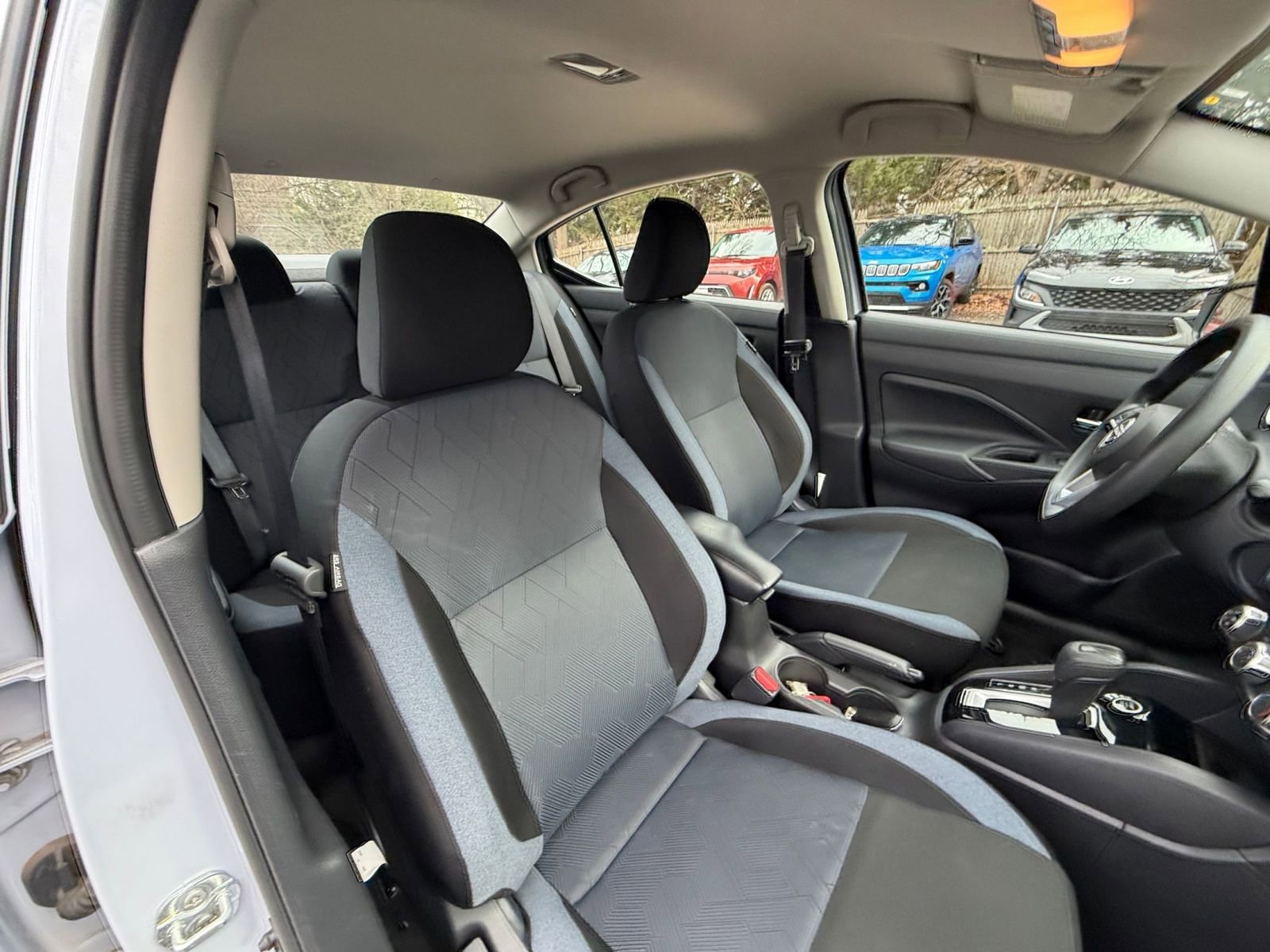 Used 2025 Nissan Versa SV FWD image 34