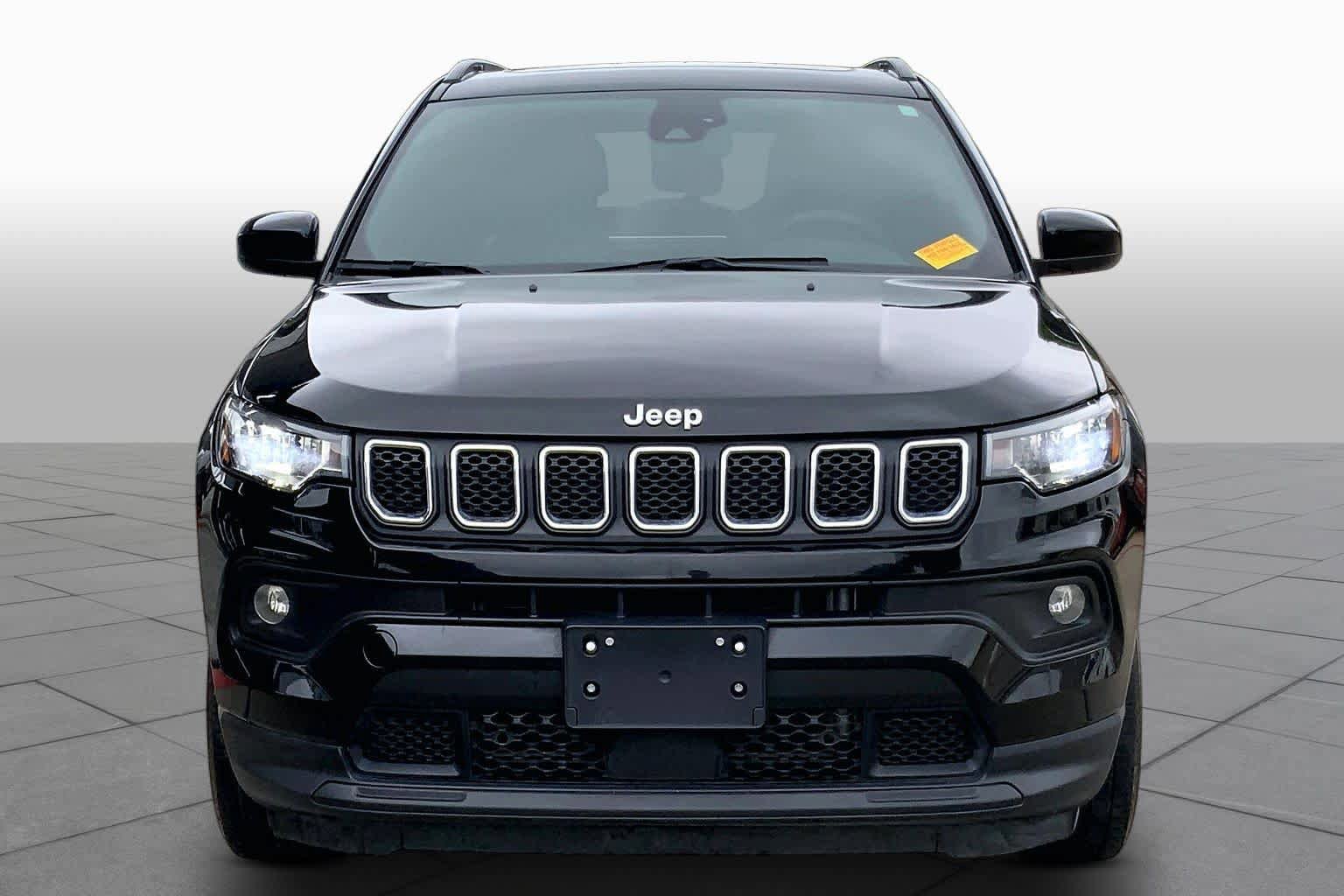 Used 2024 Jeep Compass Latitude w/ Sun and Sound Group image 4