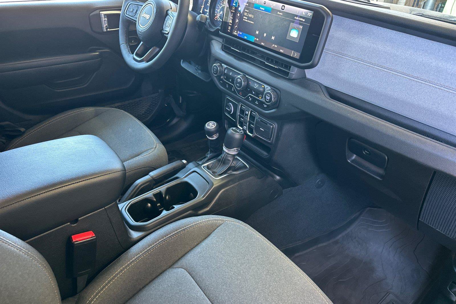 Certified 2025 Jeep Gladiator Sport AWD/4WD image 14