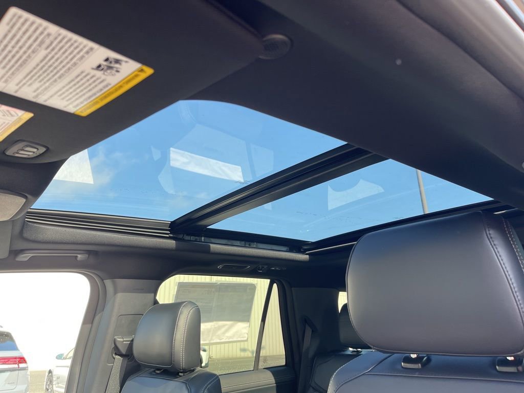 New 2025 Ford Expedition Platinum w/ Stealth Appearance Package image 17