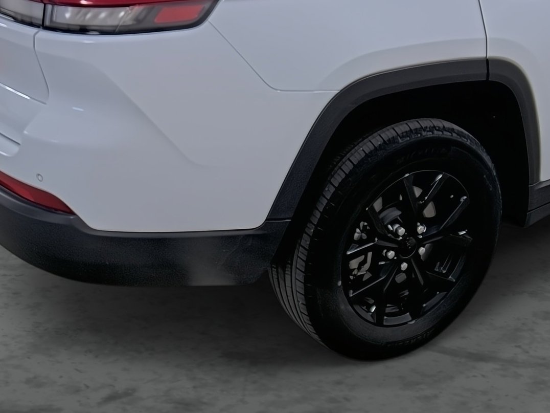 Used 2024 Jeep Grand Cherokee L Laredo image 12