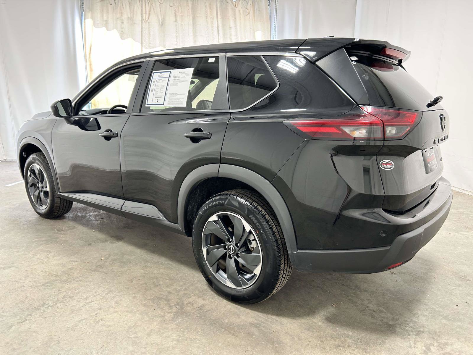 Used 2025 Nissan Rogue SV AWD/4WD image 4