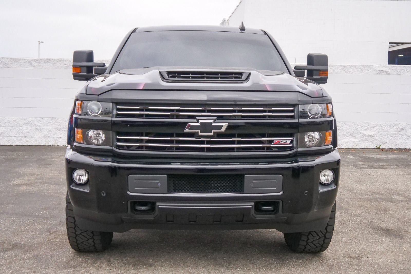 Used 2019 Chevrolet Silverado 2500 LT w/ Midnight Edition AWD/4WD image 2