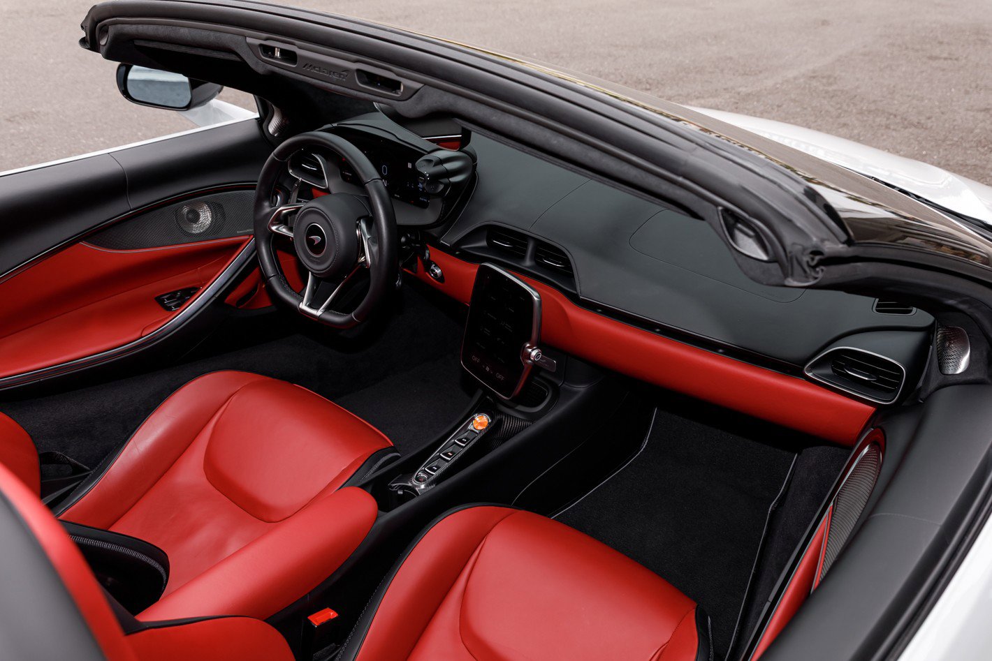 Used 2025 McLaren Artura Spider image 45