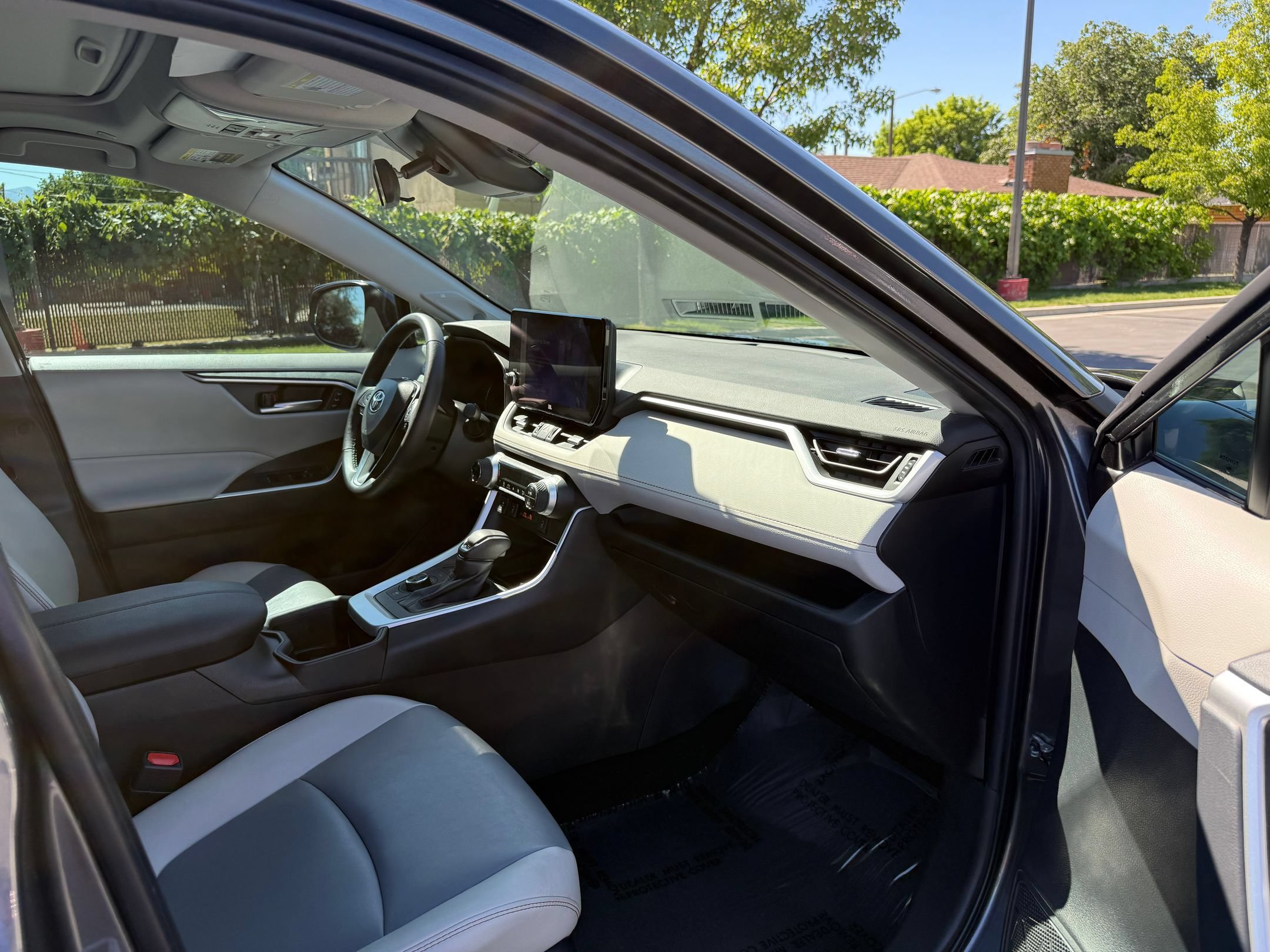 Used 2023 Toyota RAV4 XLE Premium AWD/4WD image 30