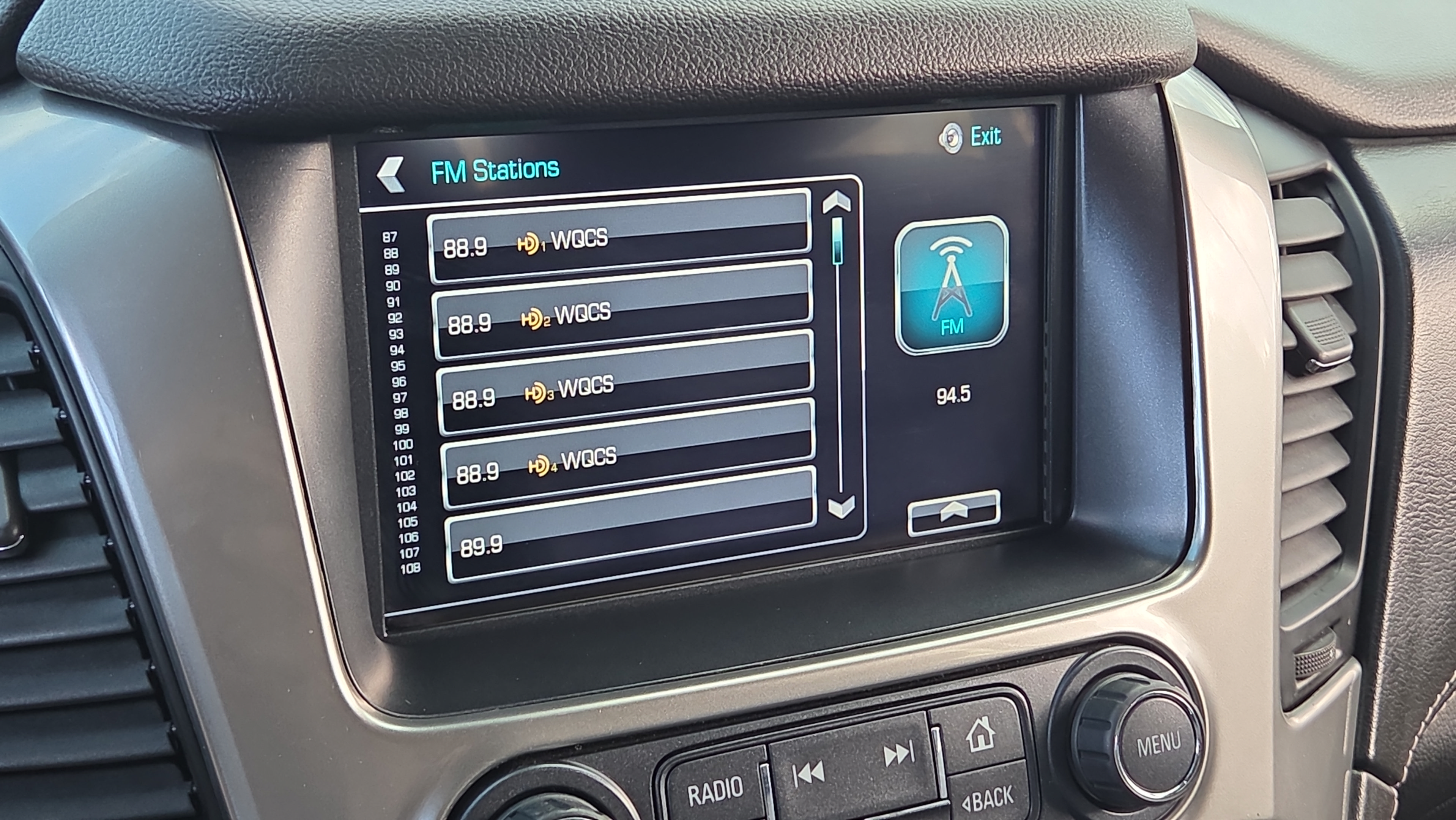 Used 2018 Chevrolet Suburban LT RWD image 27