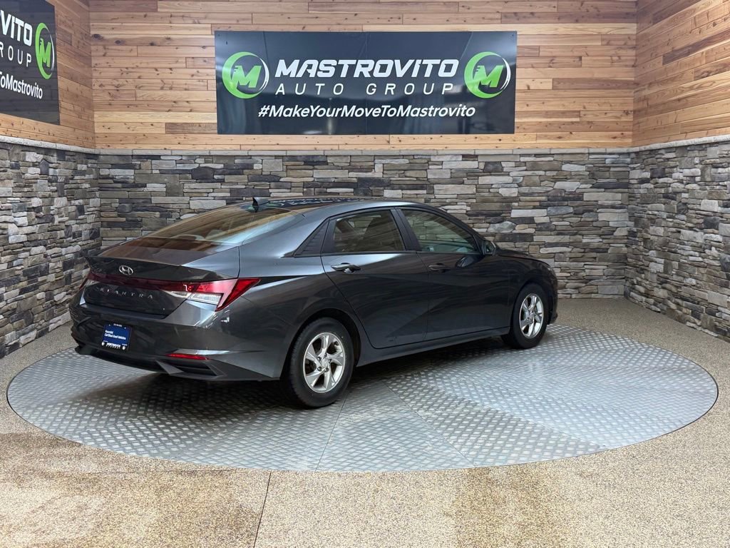 Used 2022 Hyundai Elantra SE image 8