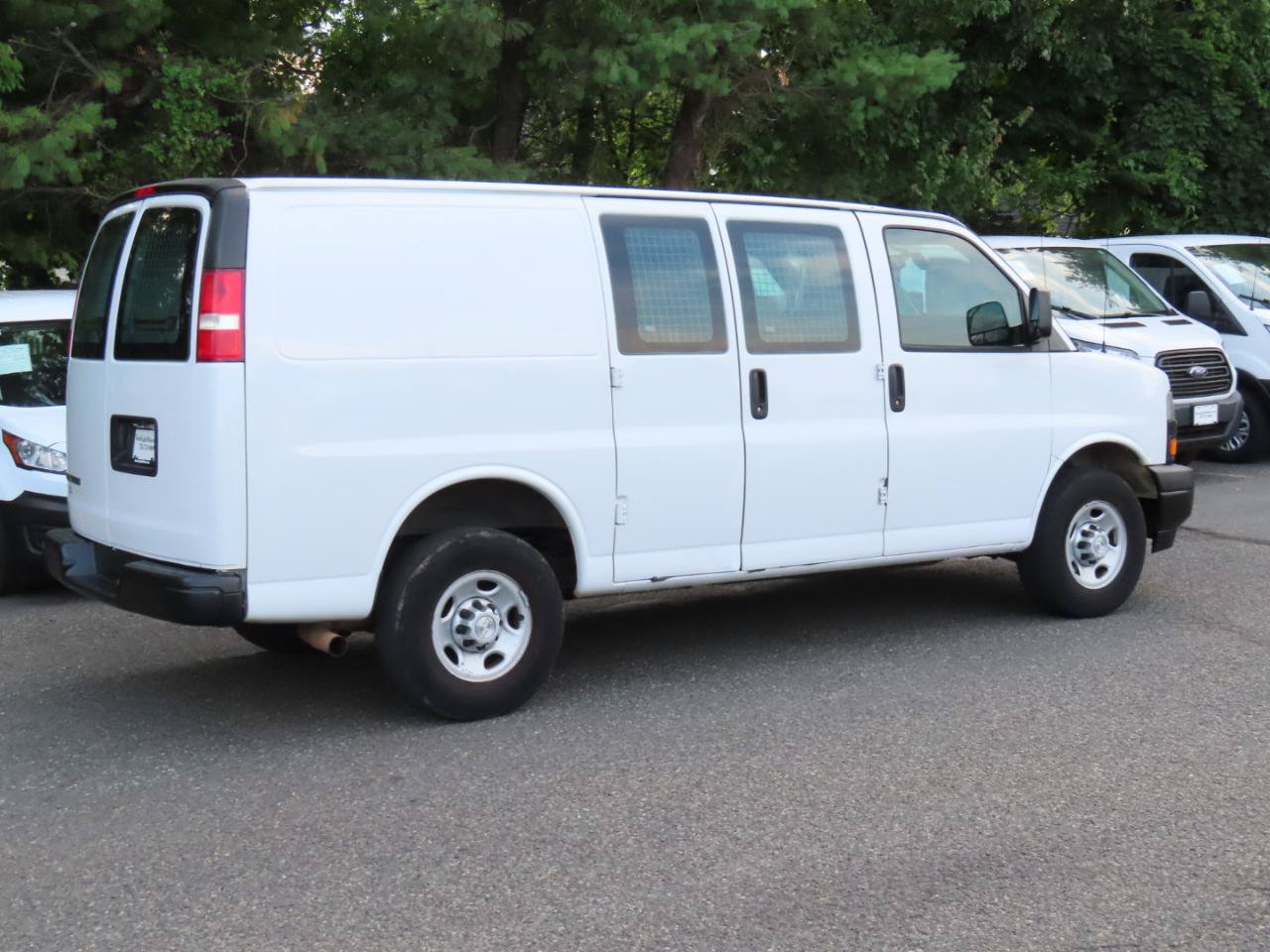 Used 2018 Chevrolet Express 2500 w/ Driver Convenience Package RWD image 5