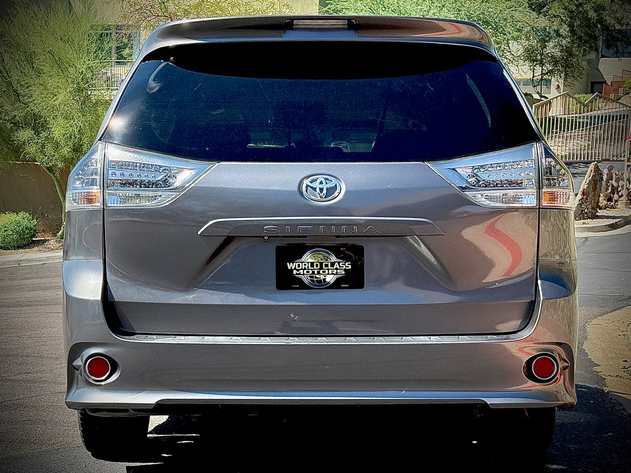 Used 2015 Toyota Sienna SE image 5