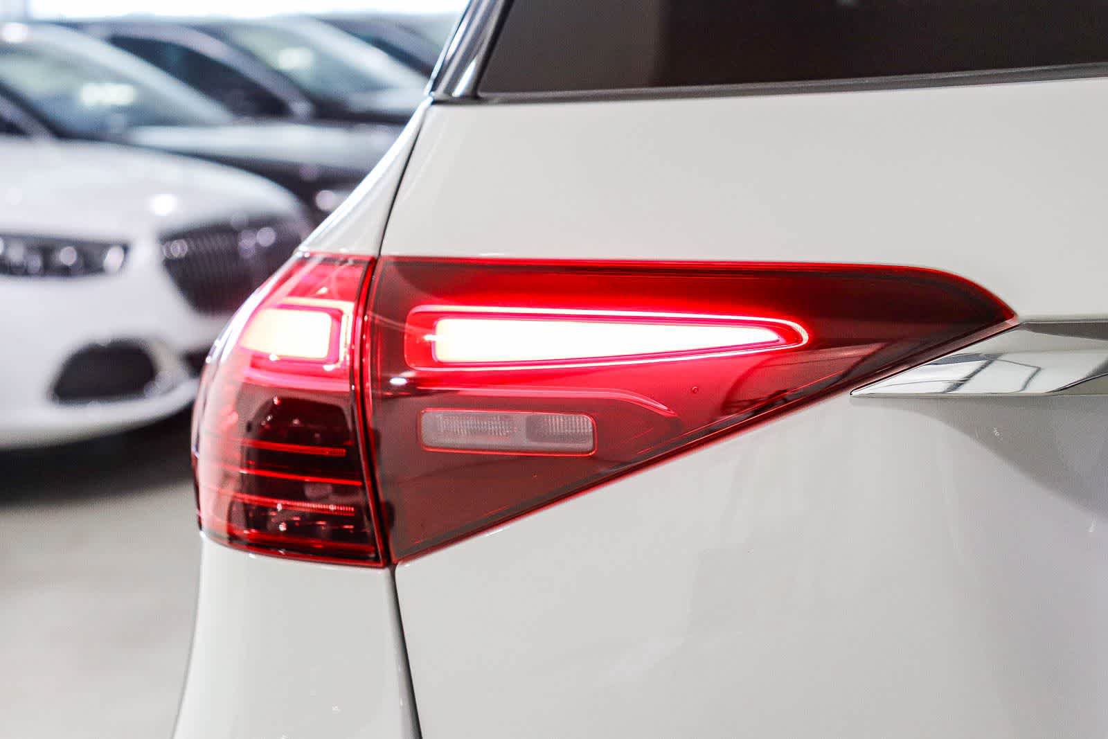 Certified 2025 Mercedes-Benz GLE 450e 4MATIC image 11