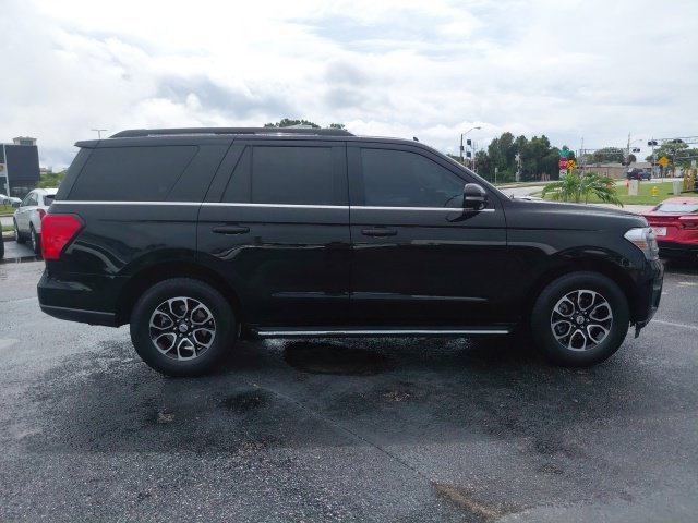 Used 2022 Ford Expedition XLT AWD/4WD image 3