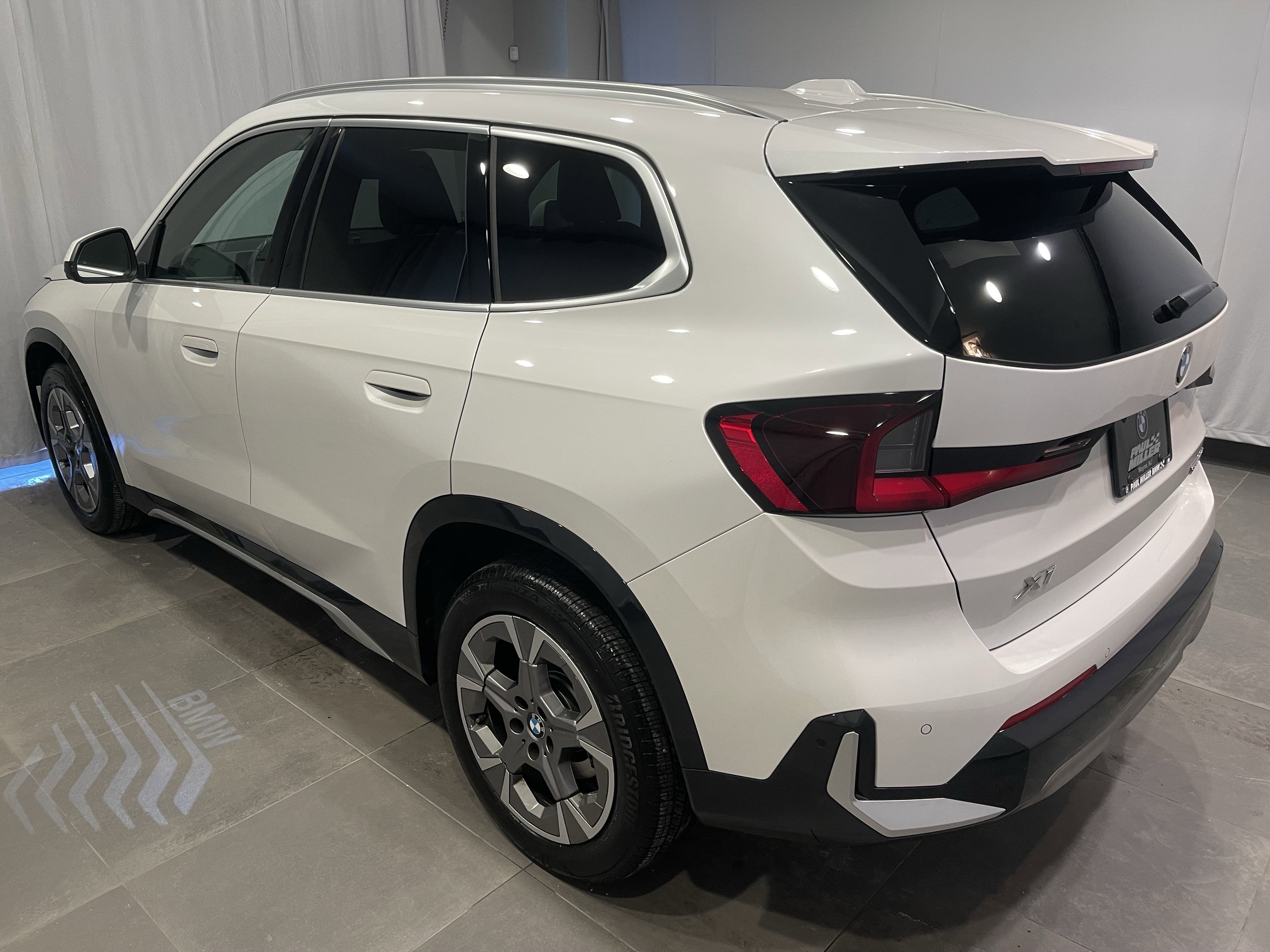 Used 2025 BMW X1 xDrive28i w/ Technology Package image 4