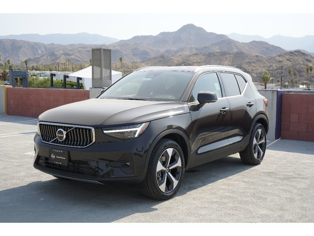 New 2025 Volvo XC40 B5 Plus w/ Protection Package Premier image 4